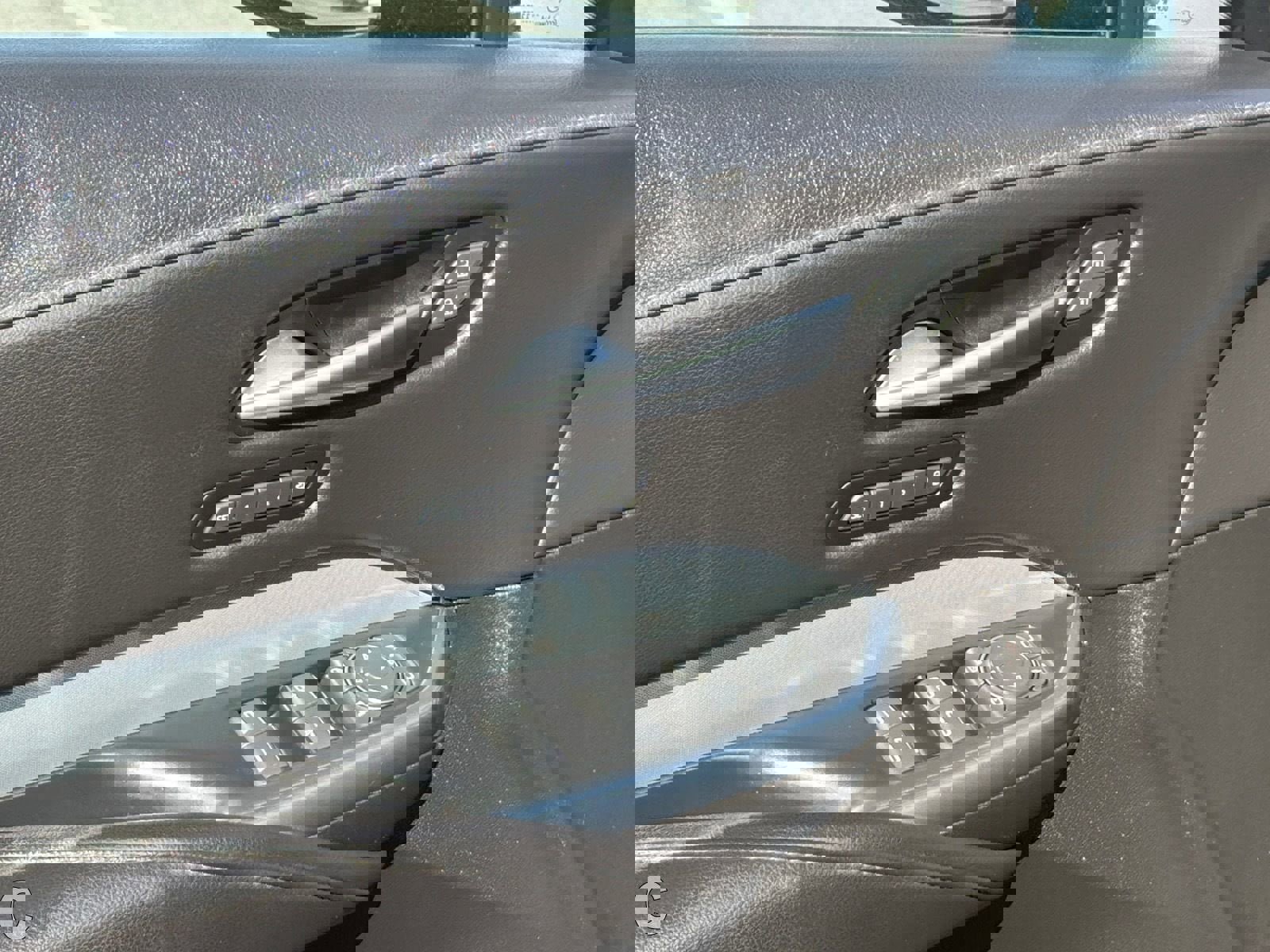 Used 2022 Cadillac XT4 Premium Luxury w/ Safety Alert Package image 17