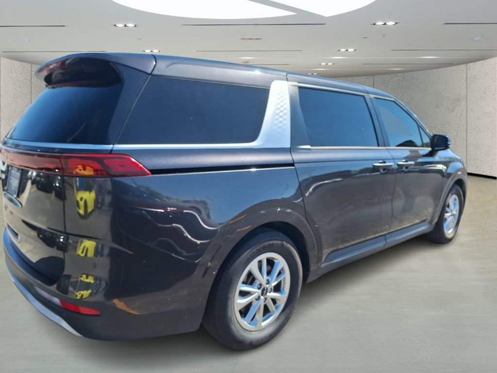 Used 2023 Kia Carnival LX image 4