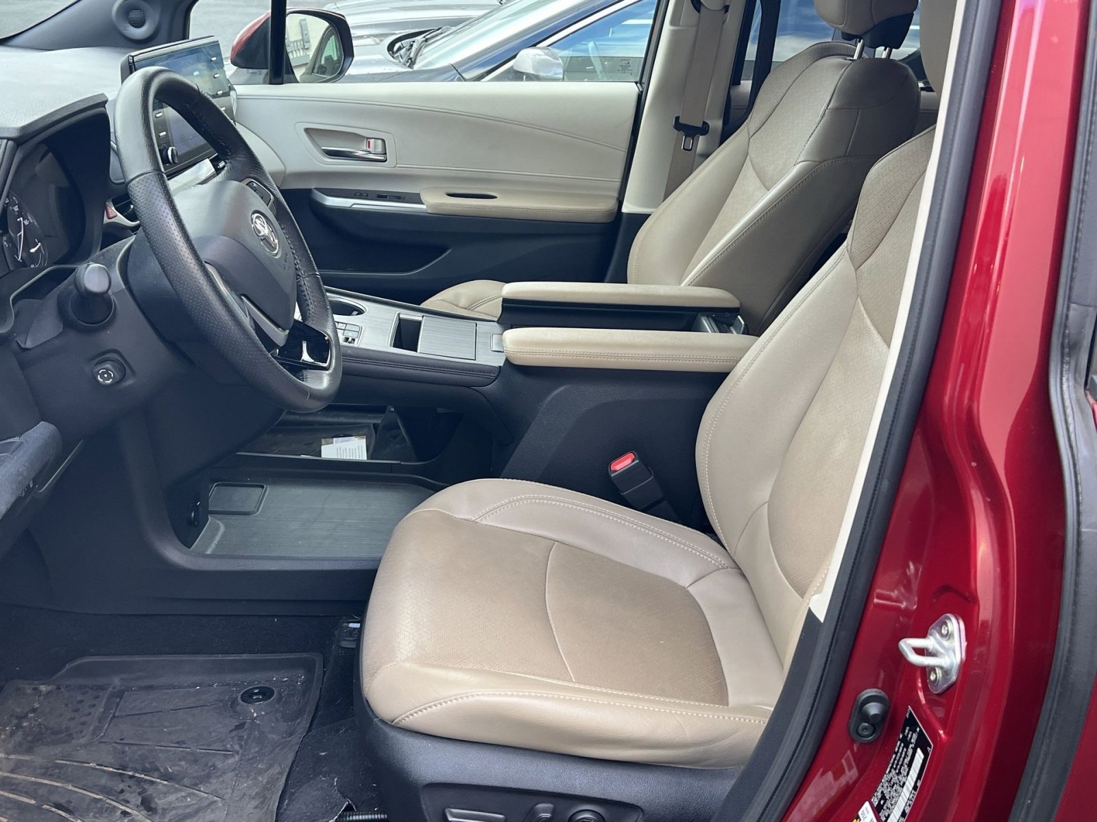 Used 2021 Toyota Sienna Limited image 12