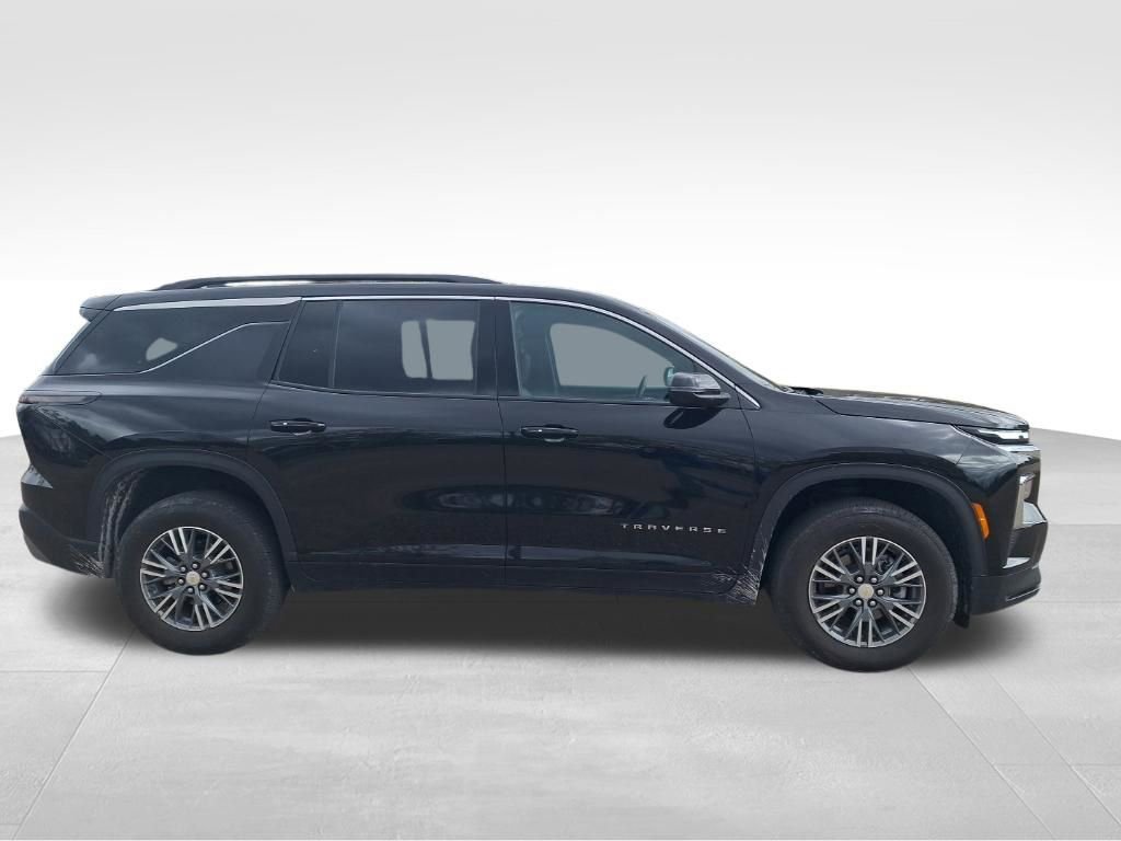 Used 2025 Chevrolet Traverse LT image 8