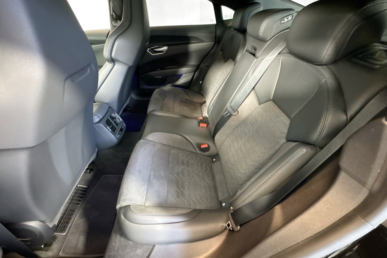 Used 2022 Audi e-tron GT Prestige w/ Prestige Package image 22