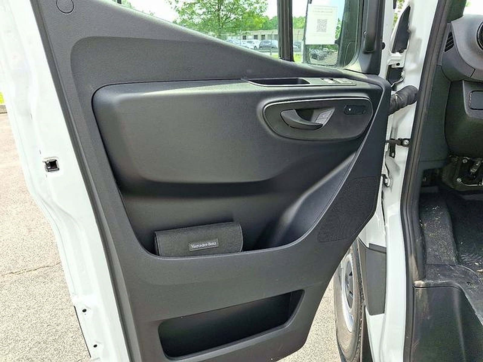 Used 2025 Mercedes-Benz Sprinter 2500 image 13