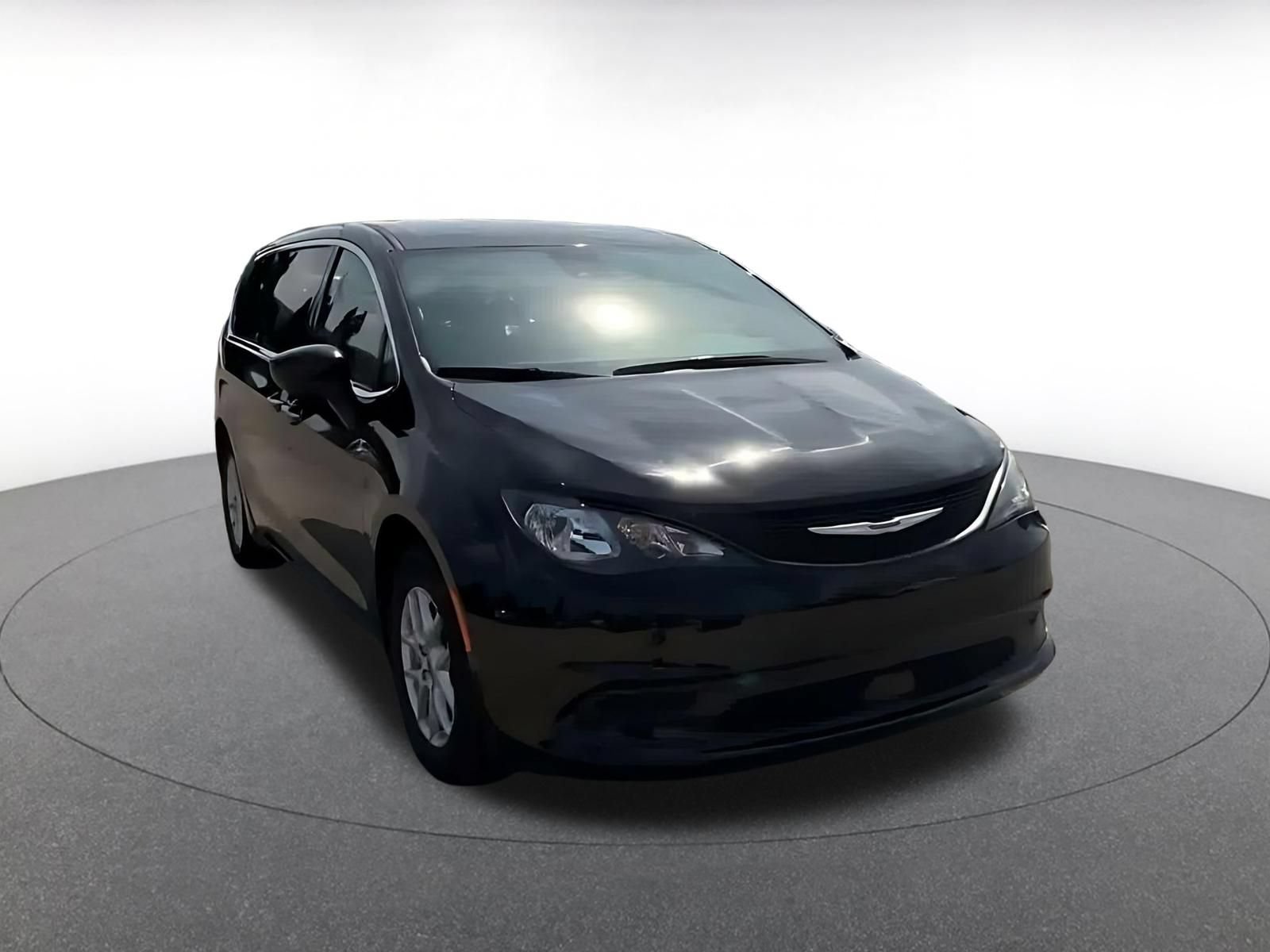 Used 2024 Chrysler Voyager LX FWD image 3