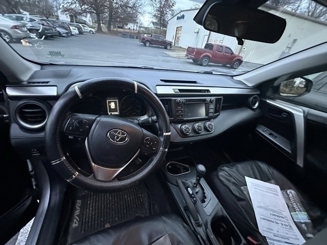 Used 2018 Toyota RAV4 LE image 10