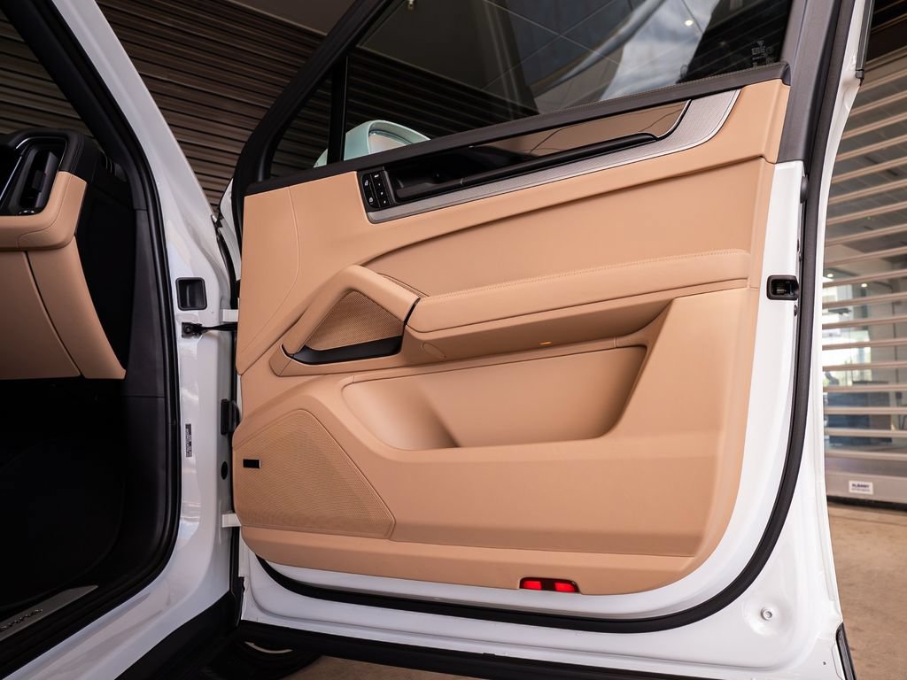 New 2026 Porsche Cayenne Coupe AWD/4WD image 27