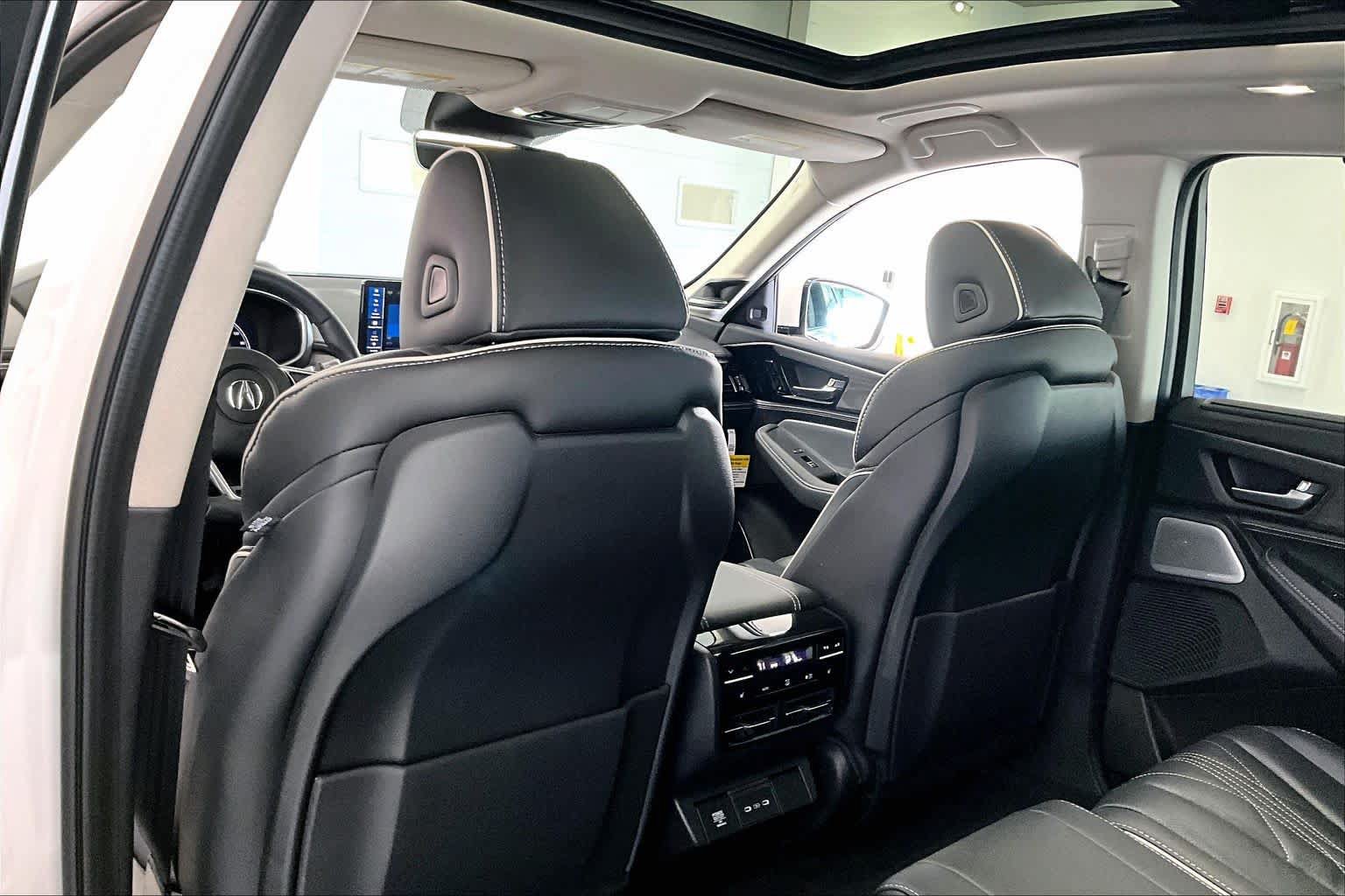 Used 2026 Acura MDX SH-AWD w/ Advance Package image 11