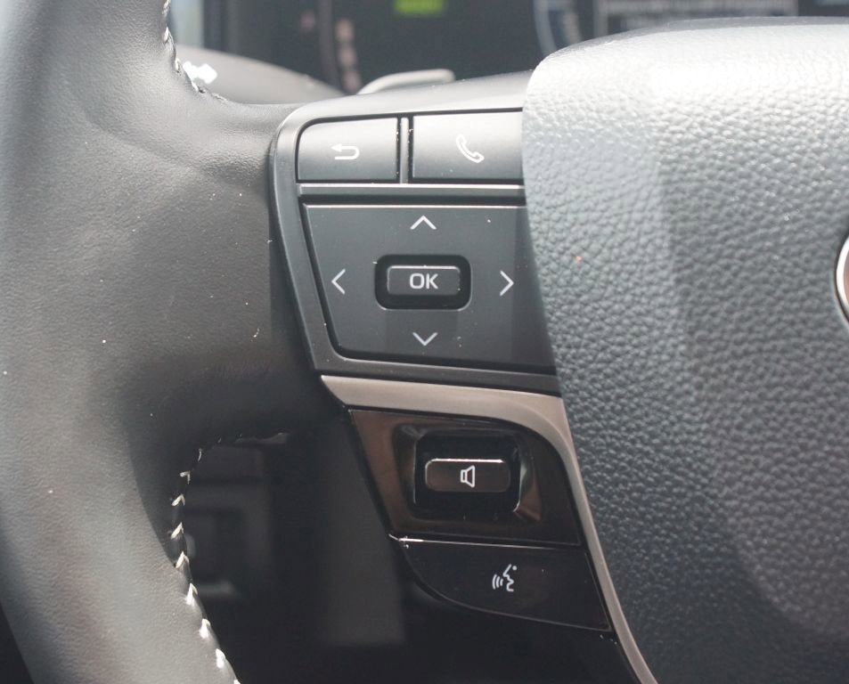 Used 2025 Toyota Camry SE w/ Convenience Package FWD image 10