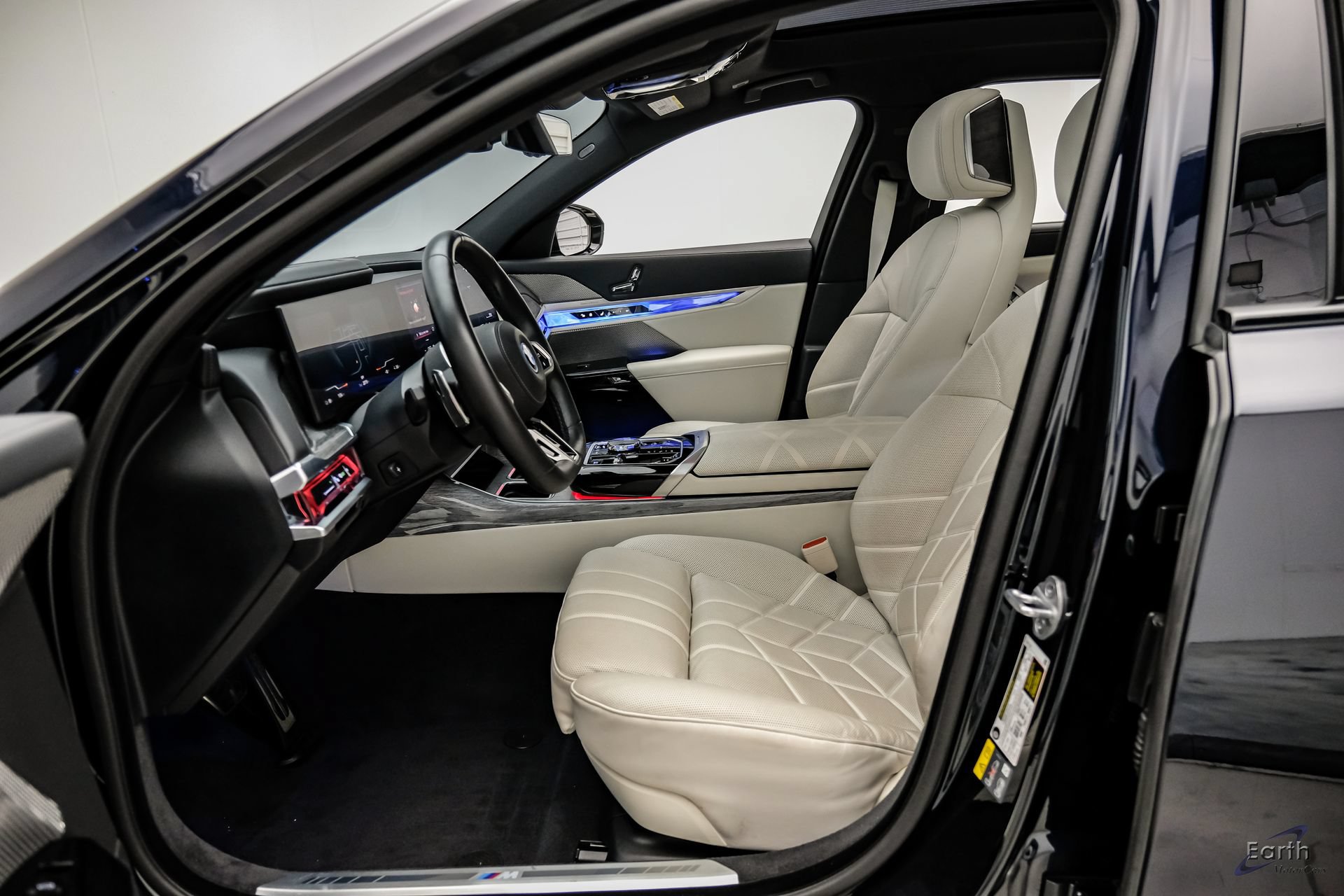Used 2025 BMW i7 xDrive60 AWD/4WD image 37