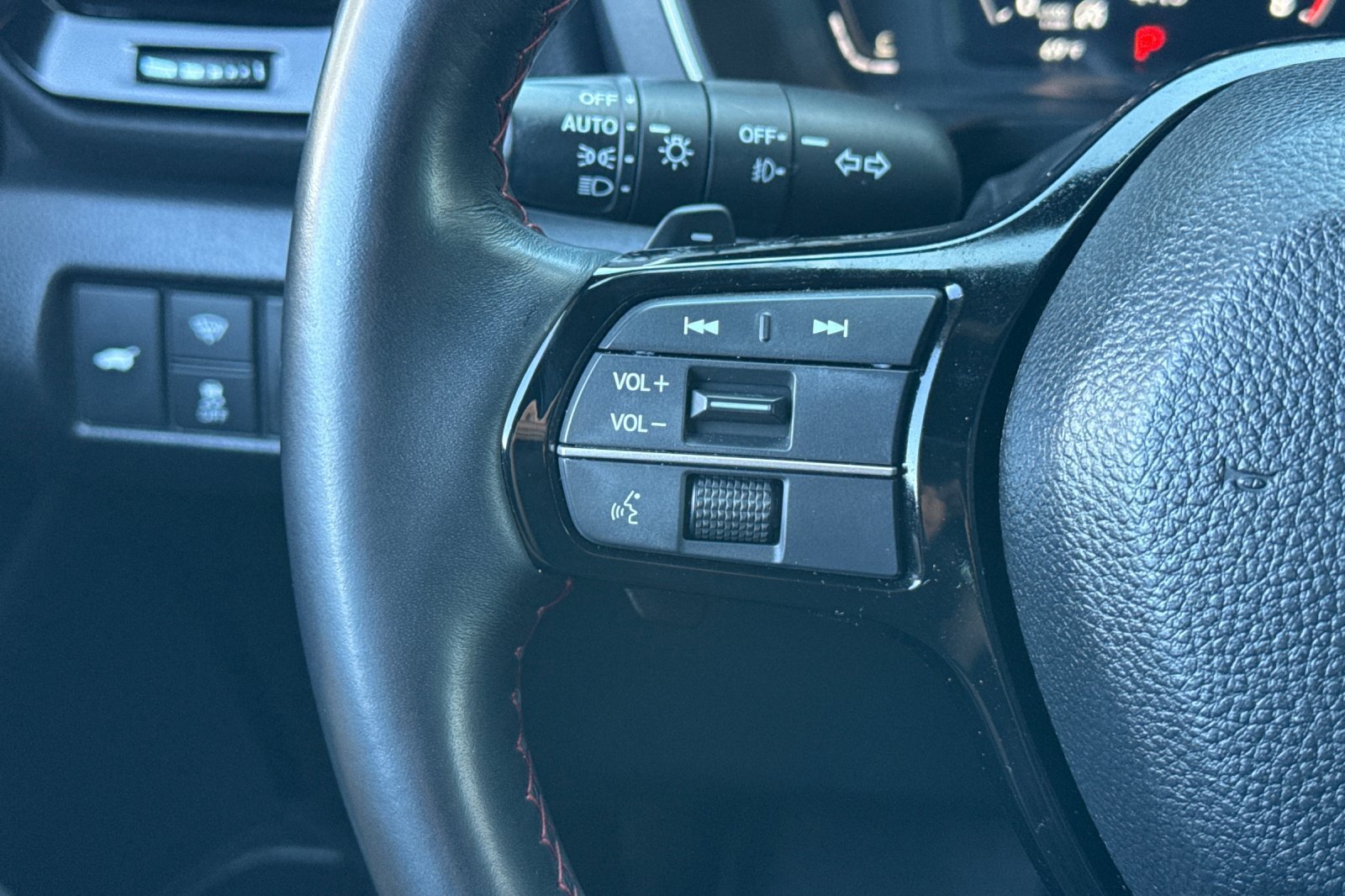 Used 2025 Honda Pilot Black Edition image 34