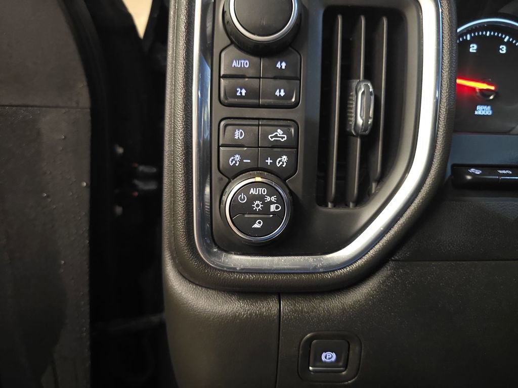 Used 2022 Chevrolet Silverado 2500 LTZ w/ LTZ Premium Package image 22