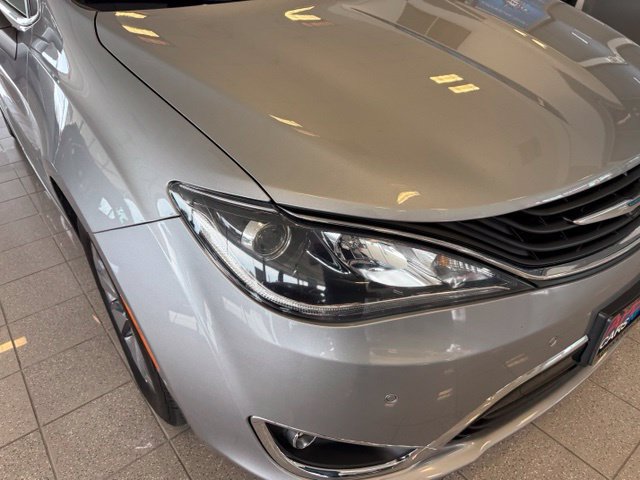 Used 2018 Chrysler Pacifica Limited w/ Advanced Safetytec Group FWD image 11