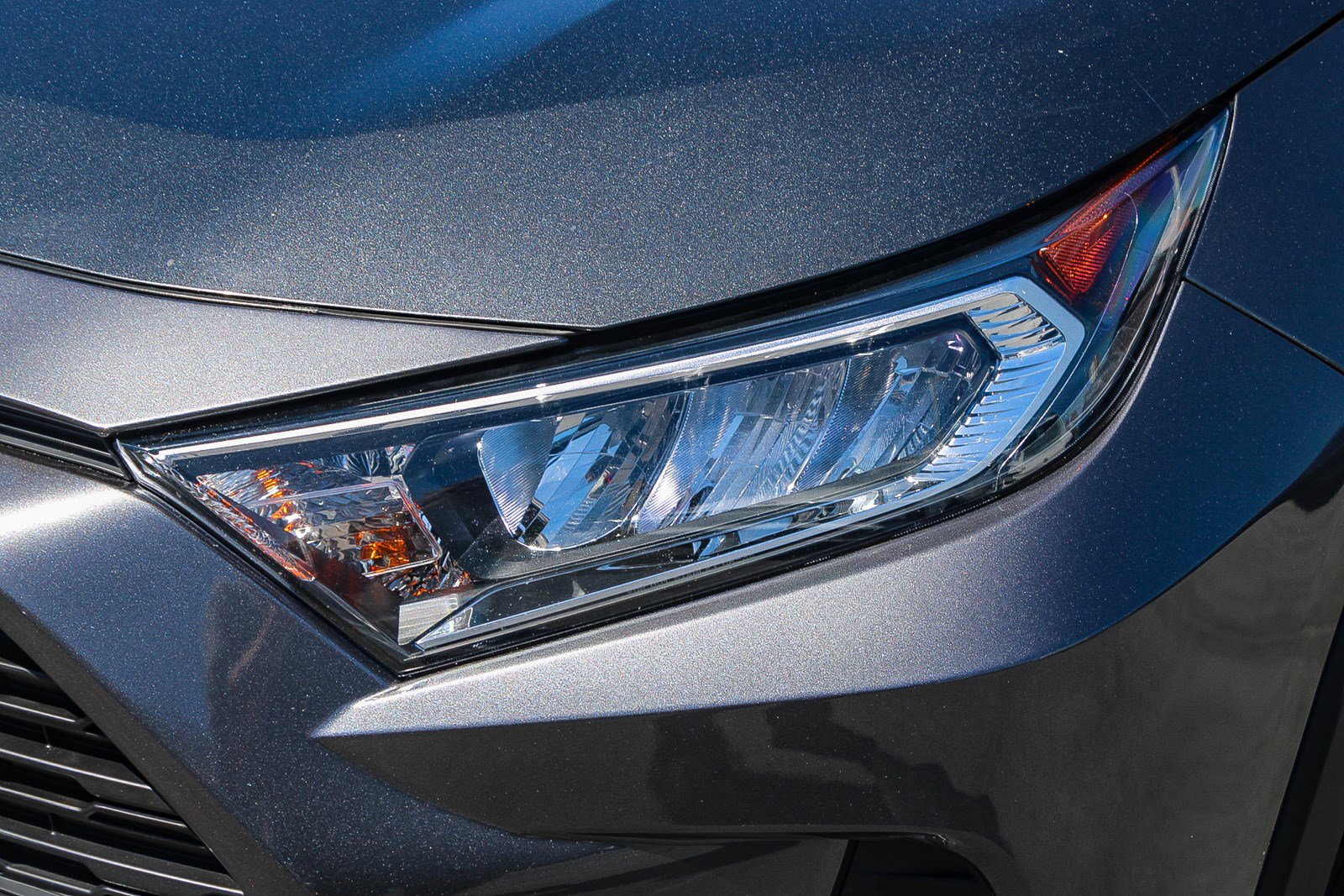 Used 2021 Toyota RAV4 XLE w/ XLE Grade Weather Package AWD/4WD image 5