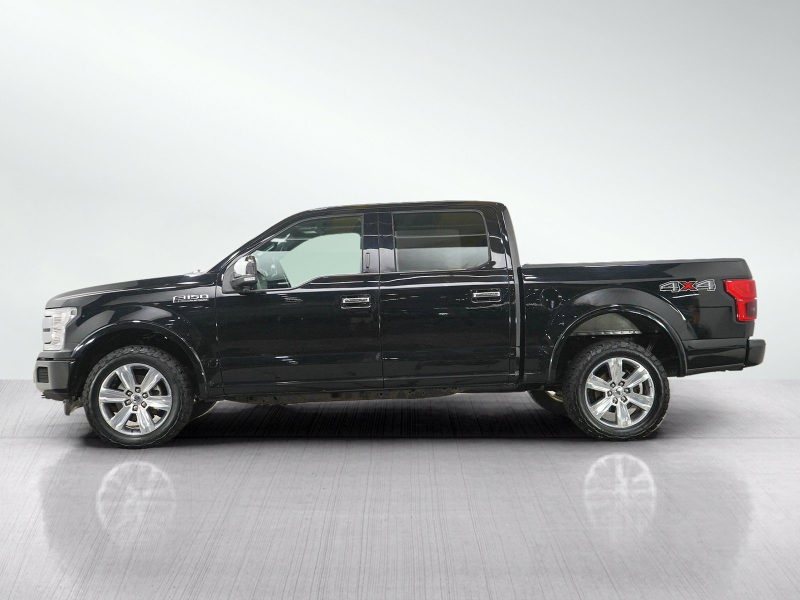 Used 2018 Ford F150 Platinum w/ Equipment Group 701A Luxury AWD/4WD image 2