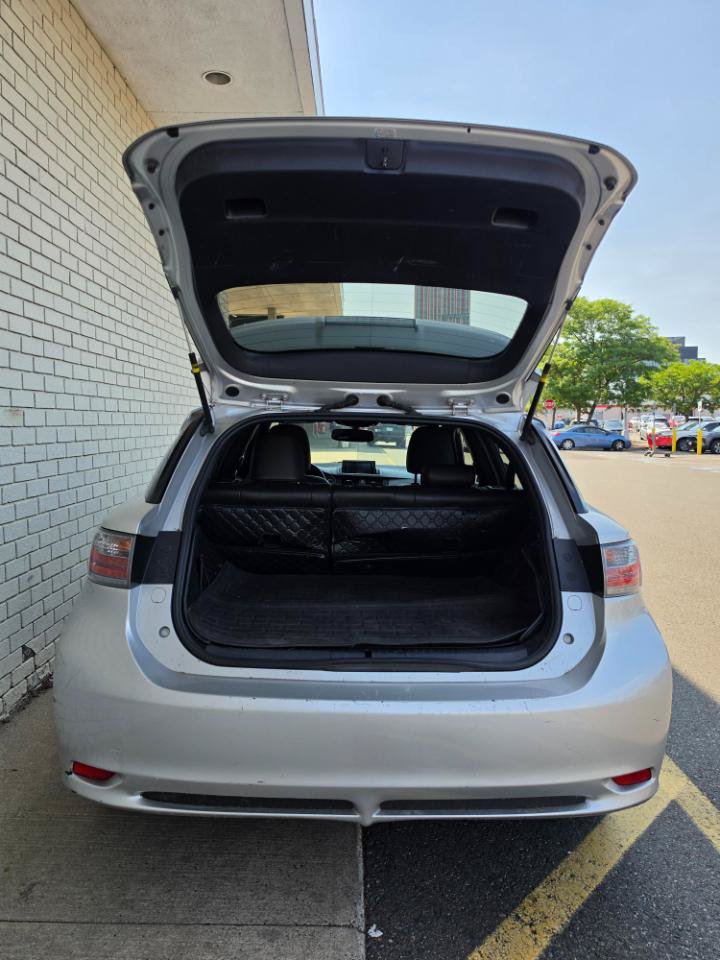 Used 2013 Lexus CT 200h w/ F Sport Pkg w/Nuluxe Trim FWD image 9