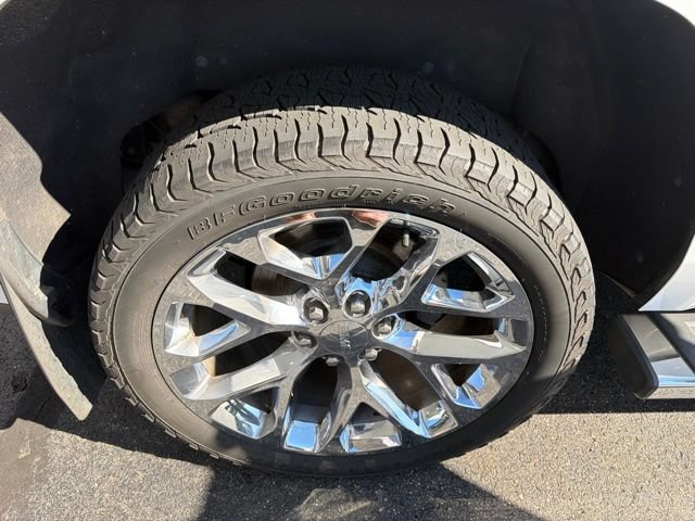 Used 2019 GMC Yukon SLT w/ HD Trailering Package AWD/4WD image 11