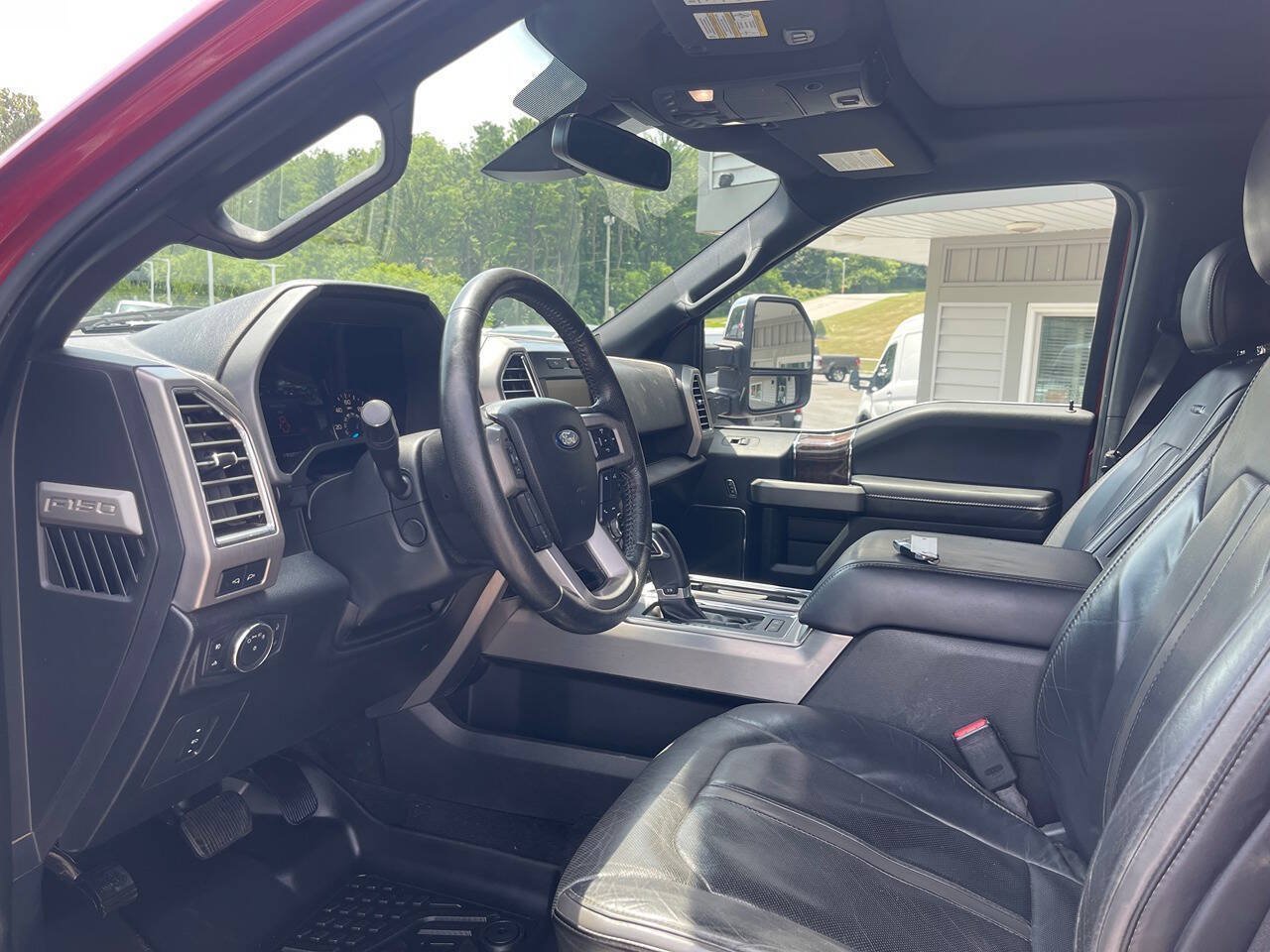 Used 2015 Ford F150 Platinum w/ Equipment Group 701A Luxury AWD/4WD image 20