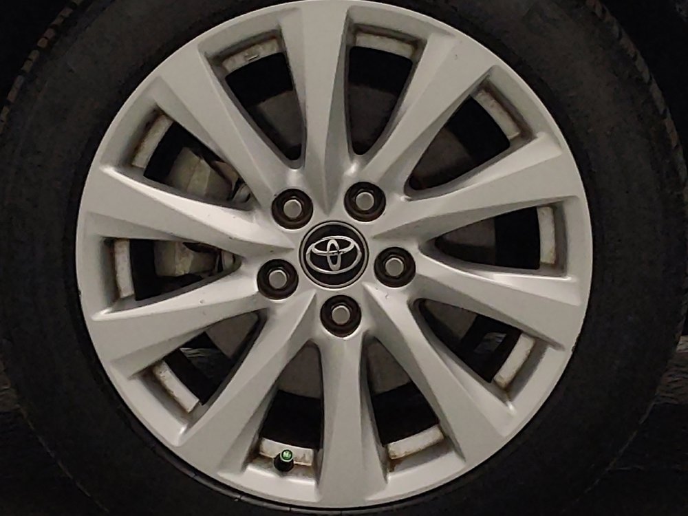 Used 2020 Toyota Camry LE image 31