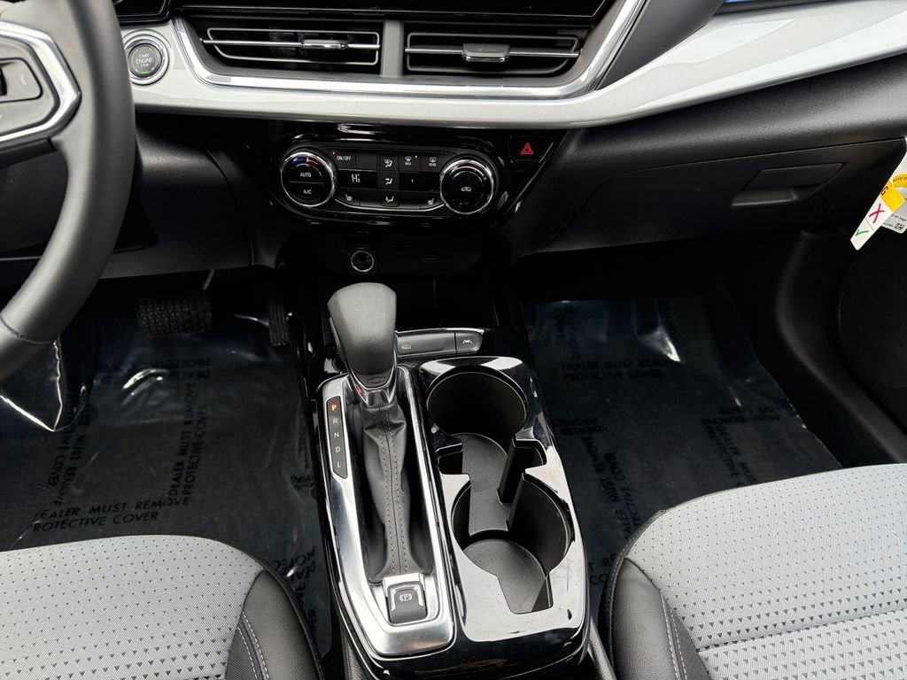 Used 2025 Chevrolet Trax LT w/ Driver Confidence Package image 11