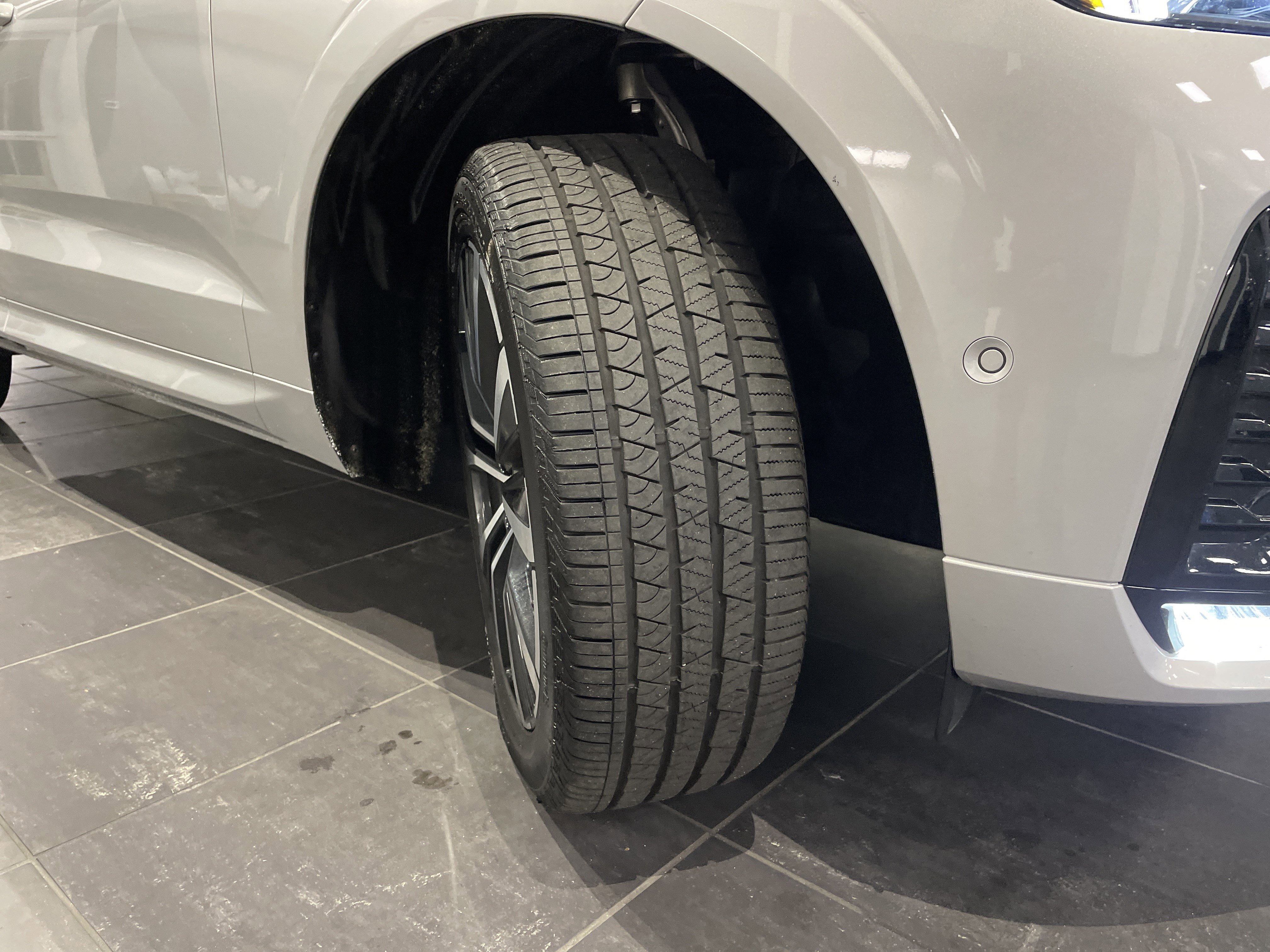 Used 2025 Volvo XC60 B5 Plus image 13