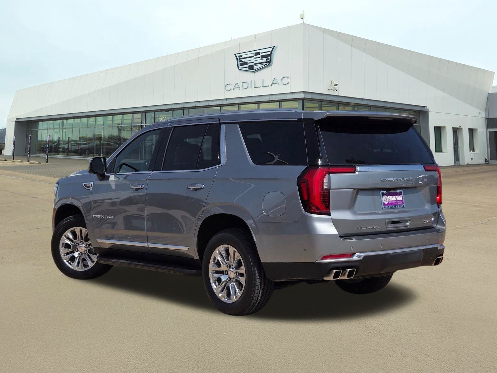 Used 2025 GMC Yukon Denali AWD/4WD image 4