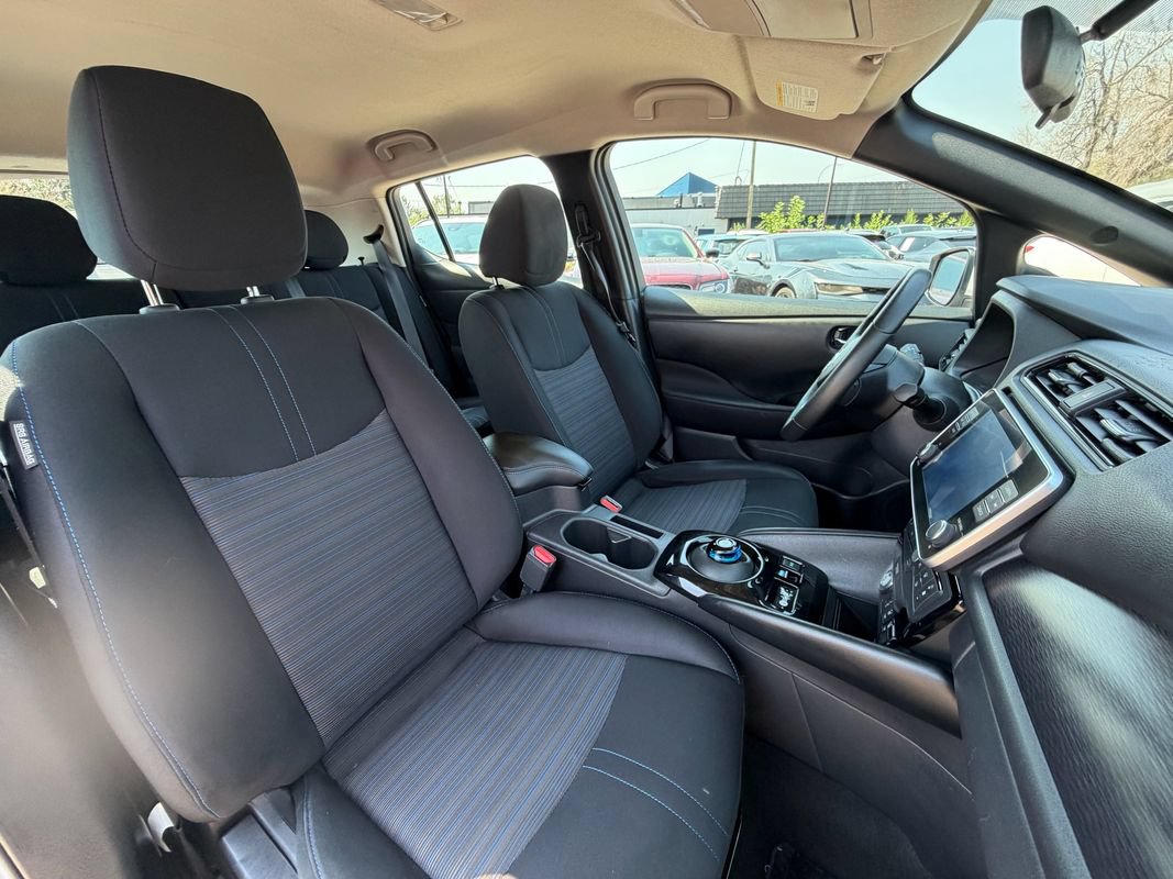 Used 2022 Nissan Leaf SV FWD image 4