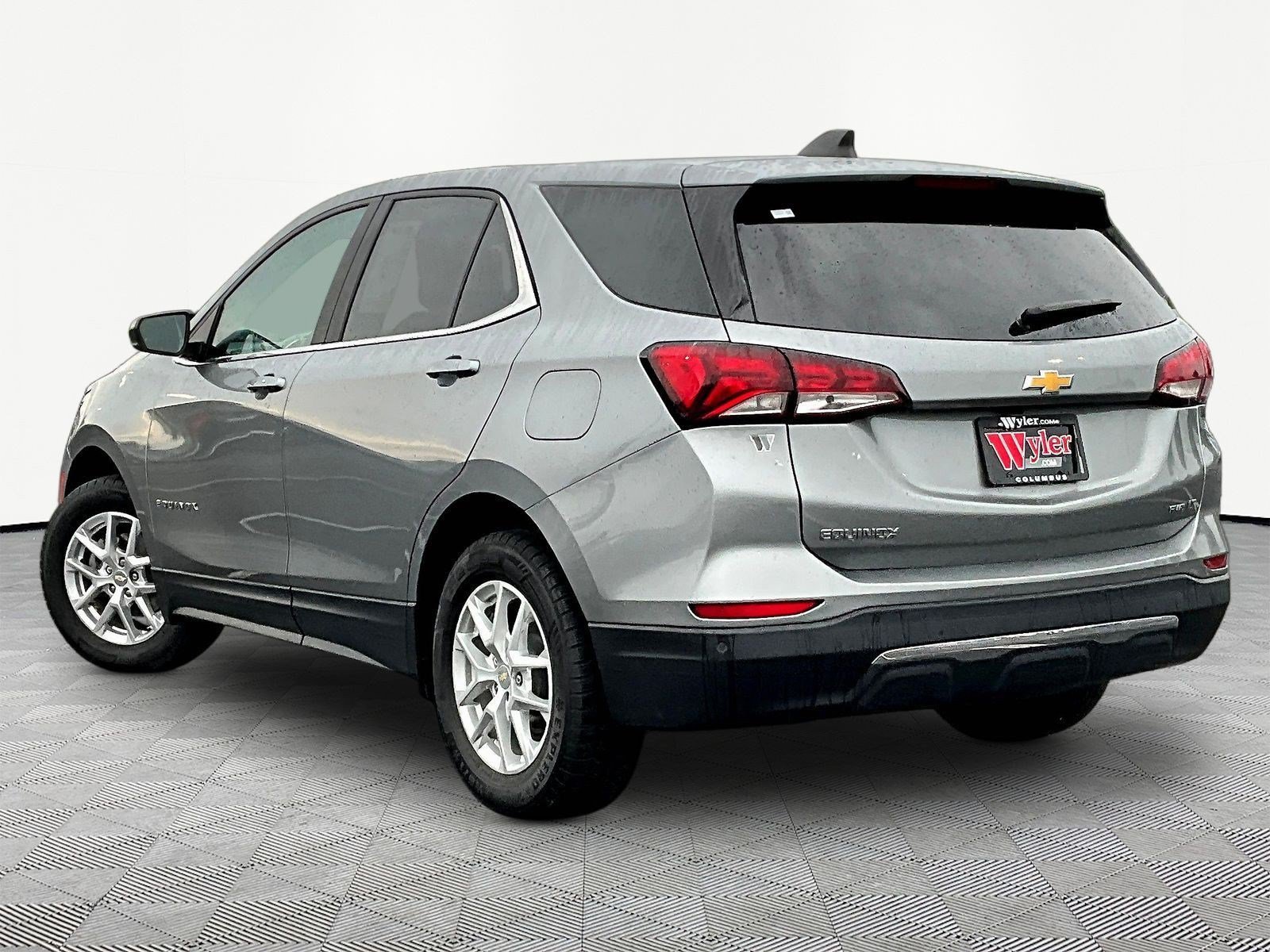 Used 2023 Chevrolet Equinox LT AWD/4WD image 4