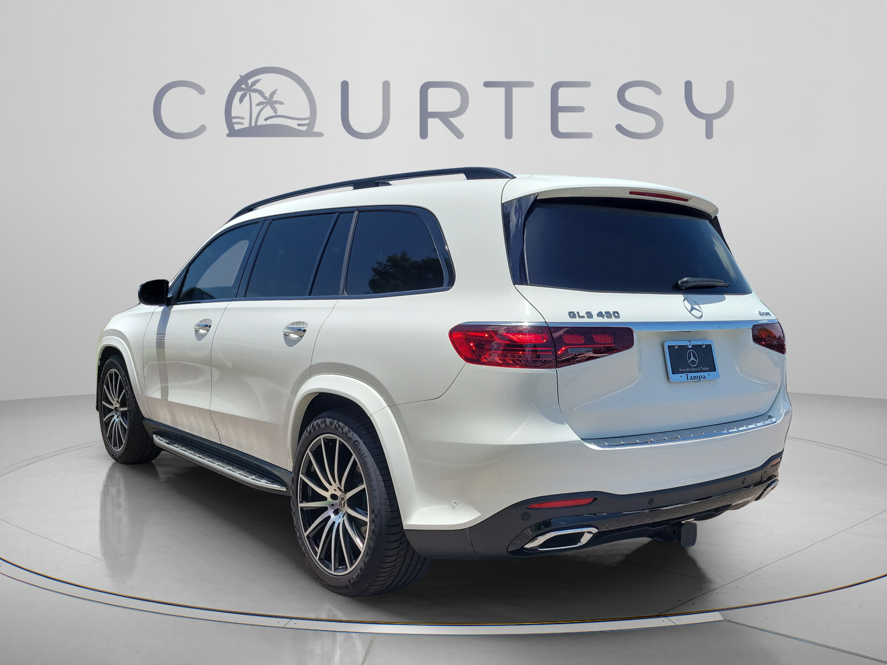 Used 2024 Mercedes-Benz GLS 450 4MATIC image 2