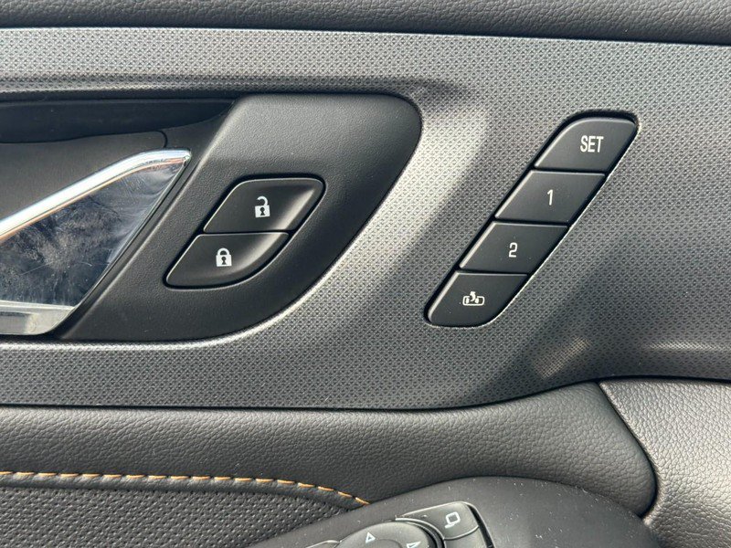 Used 2021 Chevrolet Traverse Premier w/ Redline Edition AWD/4WD image 16