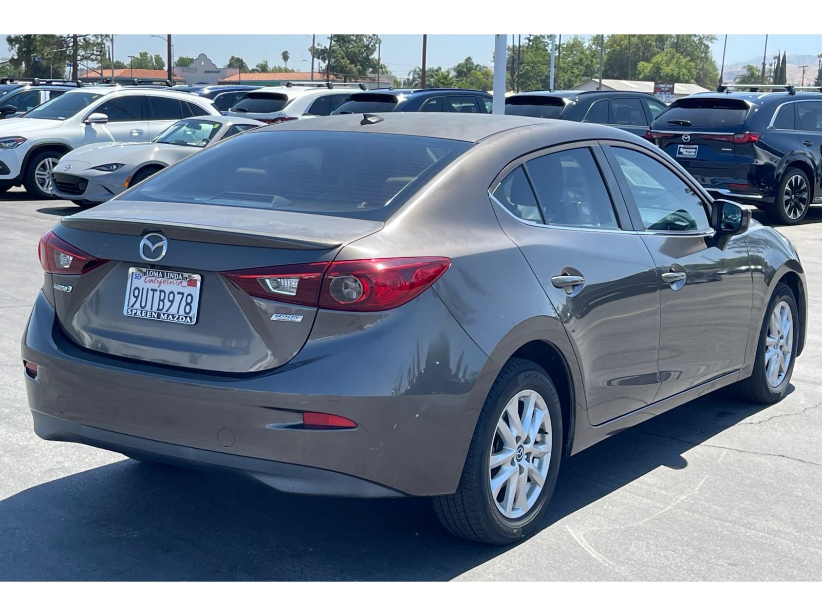Used 2016 MAZDA MAZDA3 i Touring w/ Popular Equipment Package FWD image 7