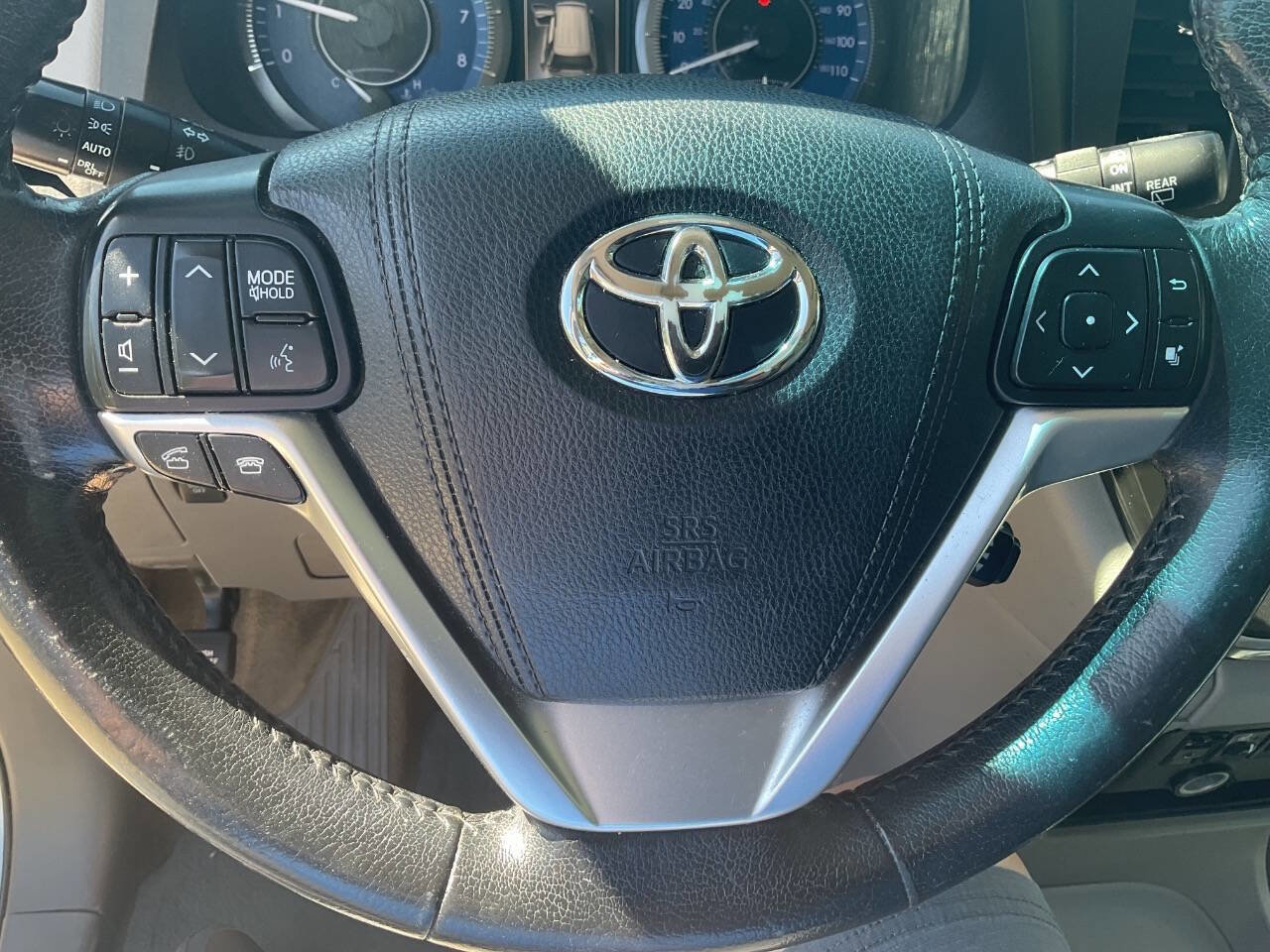 Used 2015 Toyota Sienna XLE FWD image 19
