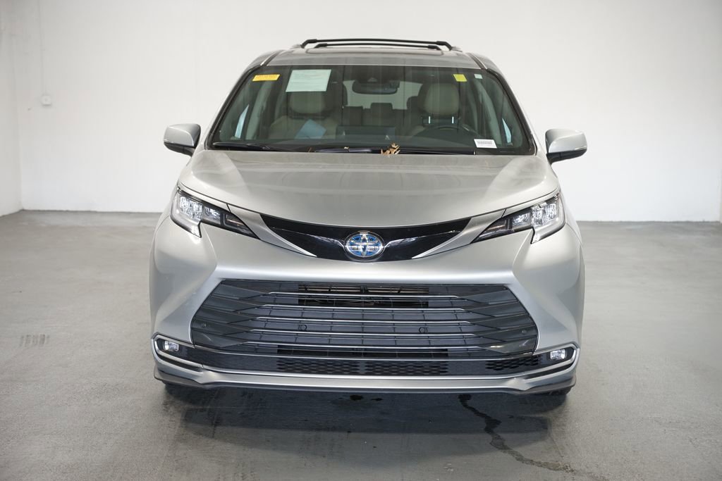 Used 2023 Toyota Sienna Limited video 2