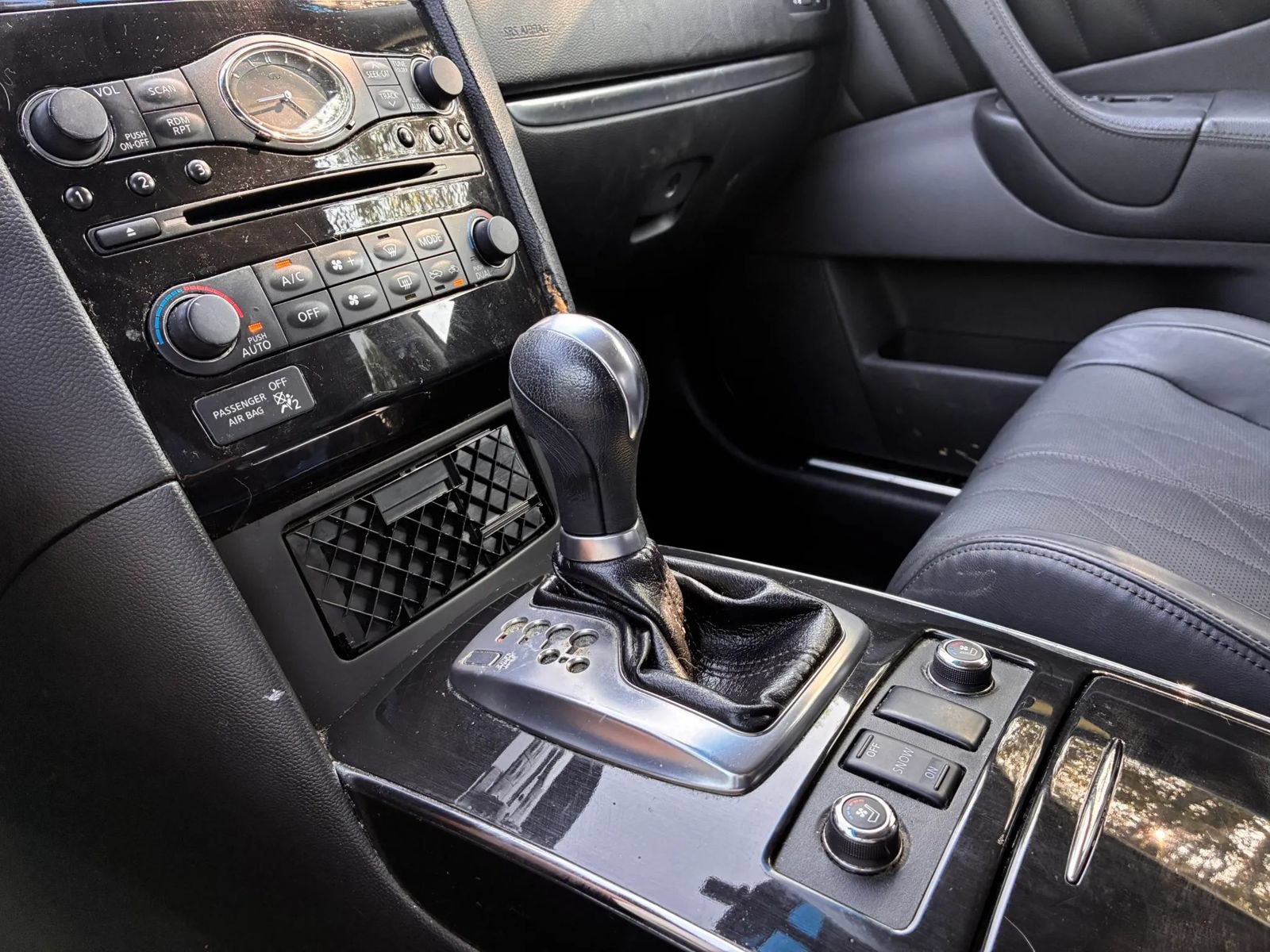 Used 2011 INFINITI FX35 AWD w/ Premium Pkg image 31