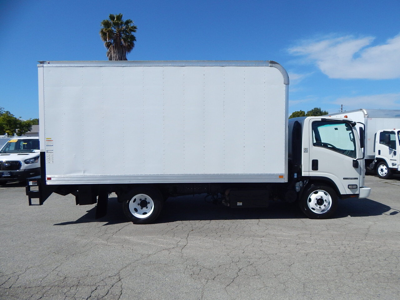 Used 2021 Isuzu NPR RWD image 9
