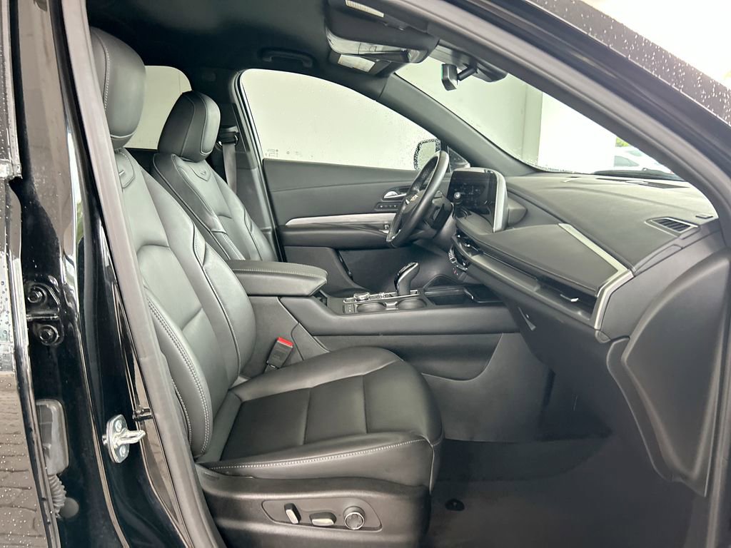 Used 2025 Cadillac XT4 Premium Luxury FWD image 31