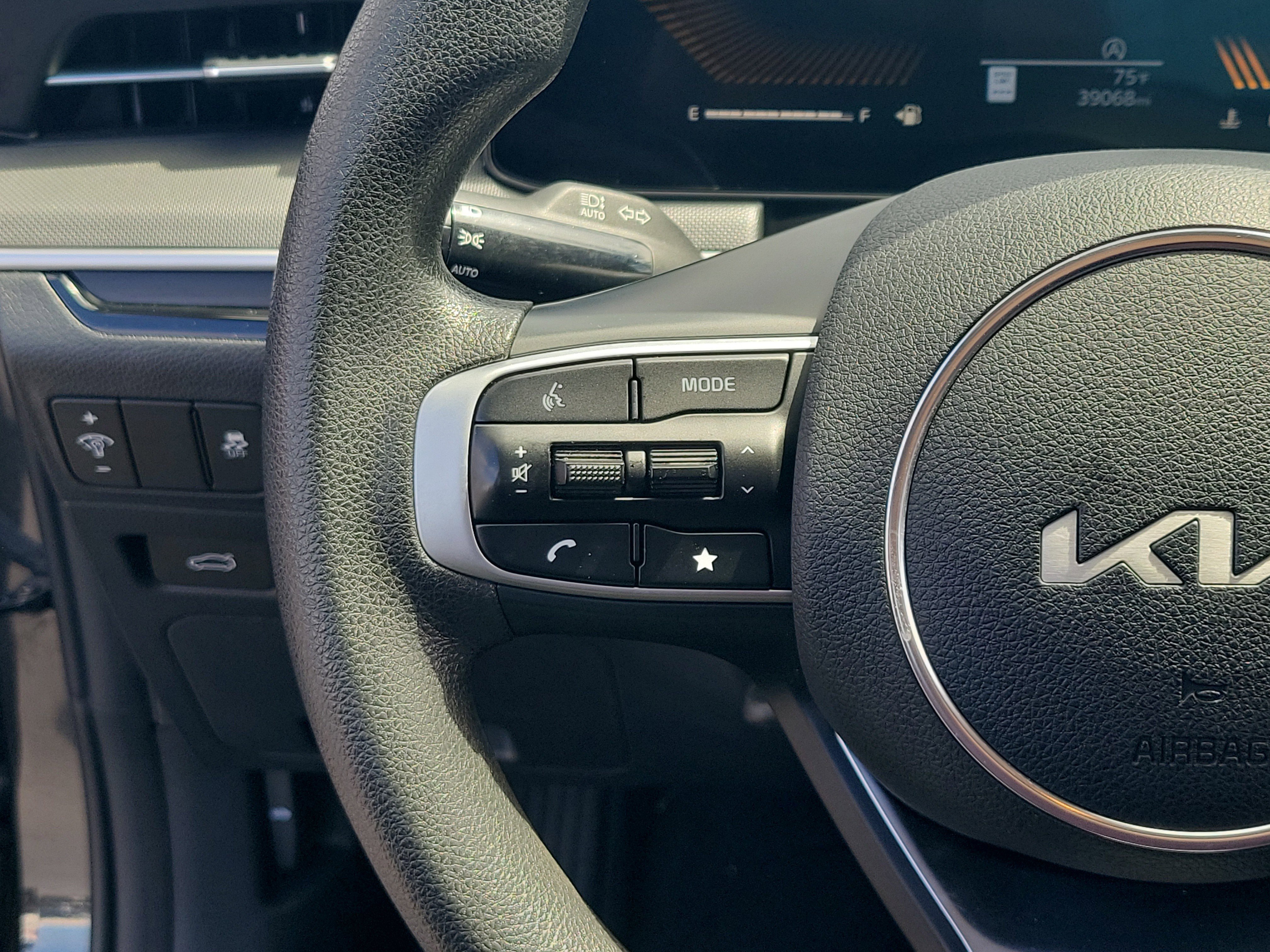 Used 2025 Kia K5 LXS image 24