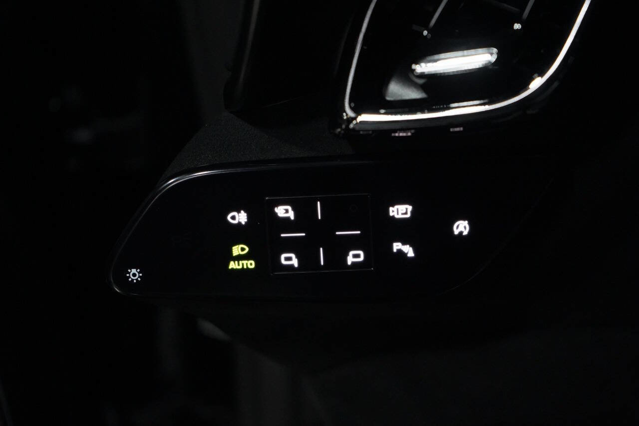 Used 2023 Ferrari Roma RWD image 90