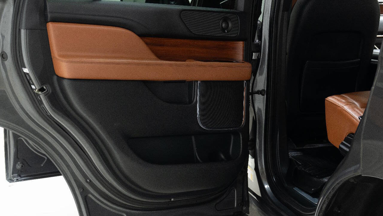 Used 2018 Lincoln Navigator Reserve w/ Technology Package image 20