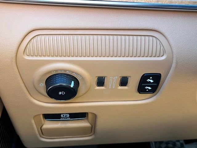 Used 2022 Jeep Grand Wagoneer Series III w/ Flexible Seating Group image 33