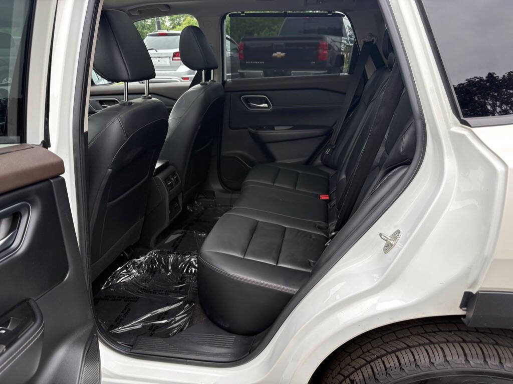 Used 2021 Nissan Rogue SL w/ Premium Package AWD/4WD image 12