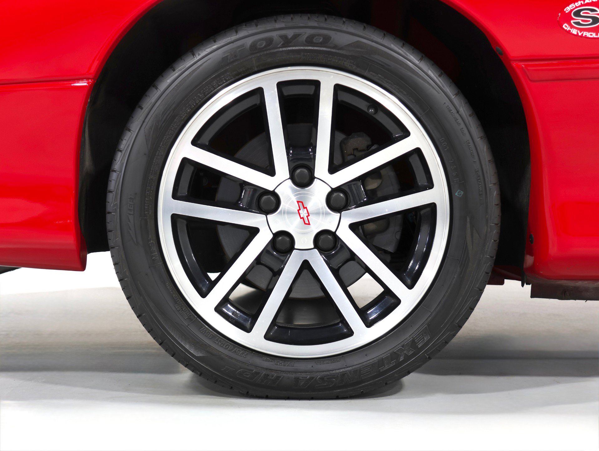 Used 2002 Chevrolet Camaro Z28 w/ SS Performance/Appearance Pkg RWD image 38