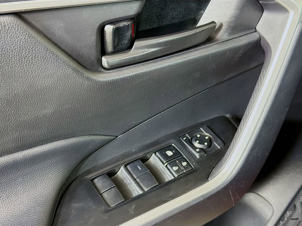 Used 2025 Toyota RAV4 LE AWD/4WD image 17