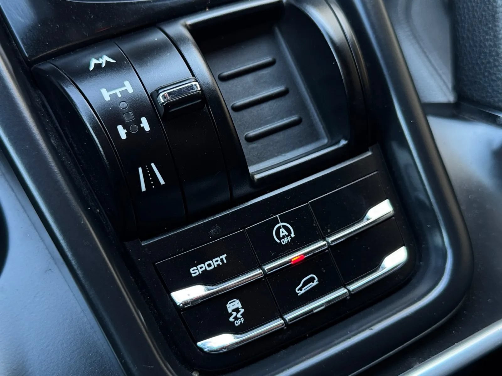 Used 2011 Porsche Cayenne AWD/4WD image 40