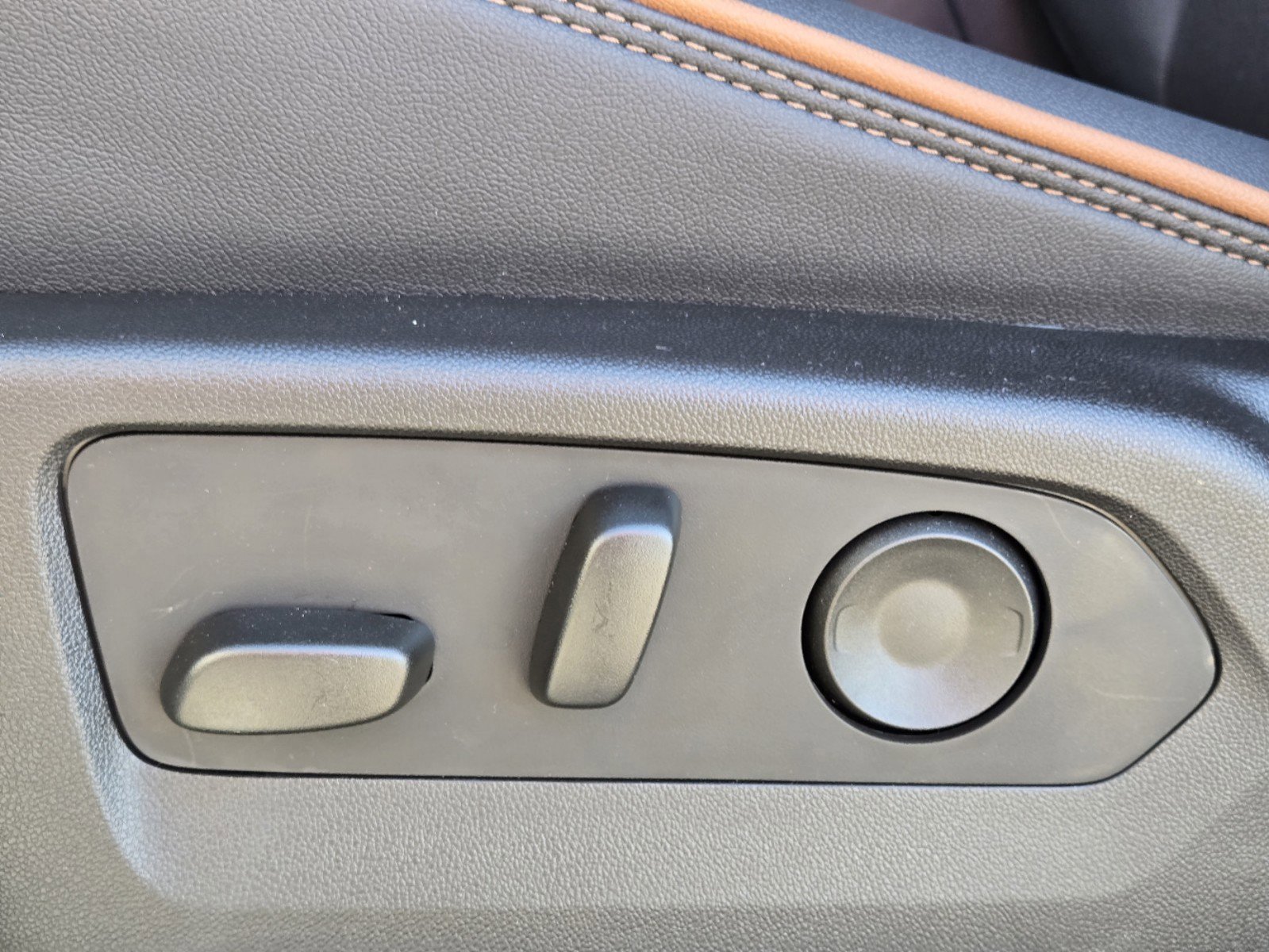 Used 2024 GMC Canyon AT4 w/ Technology Package AWD/4WD image 23