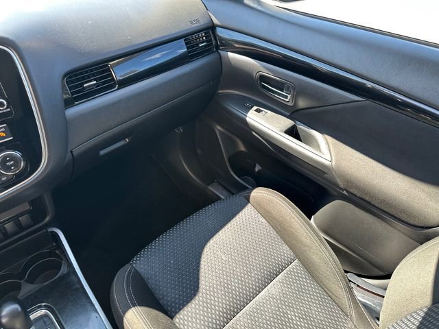 Used 2019 Mitsubishi Outlander ES AWD/4WD image 23