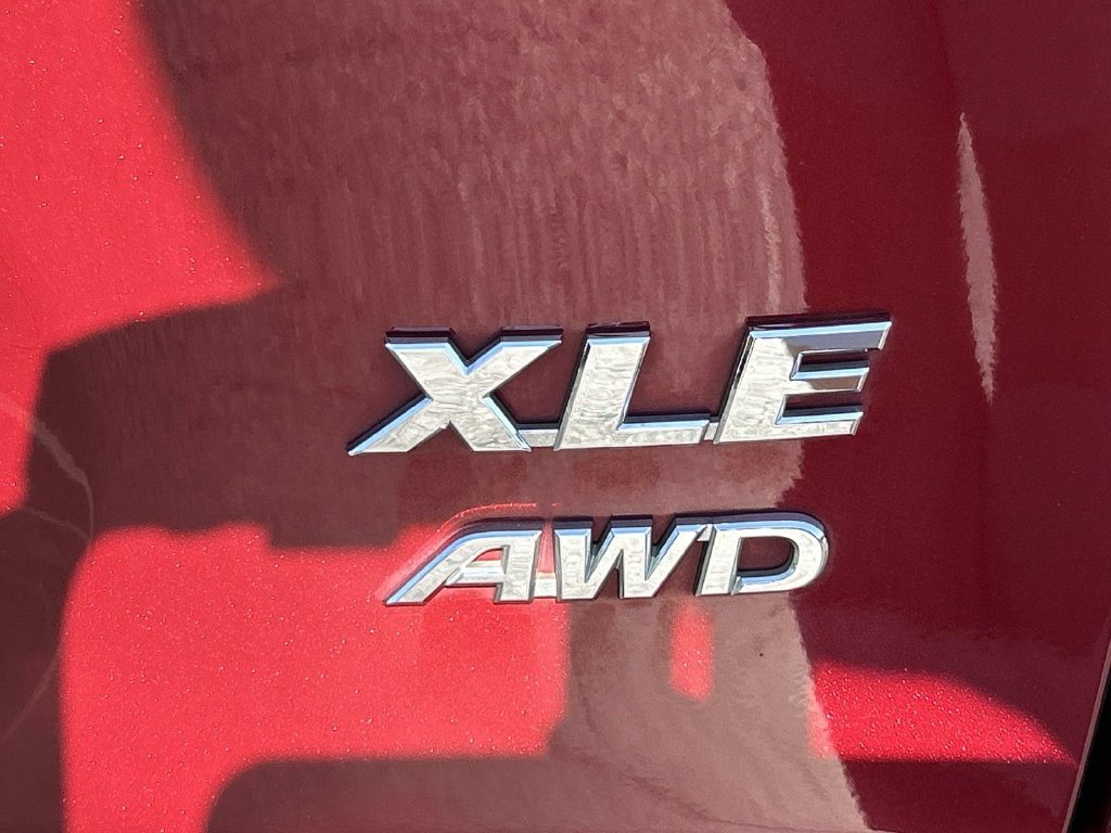 Used 2022 Toyota RAV4 XLE Premium AWD/4WD image 10