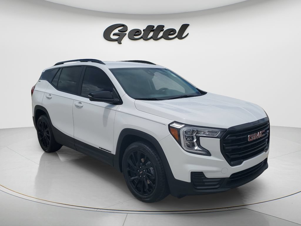 Used 2024 GMC Terrain SLE w/ Driver Convenience Package FWD image 3