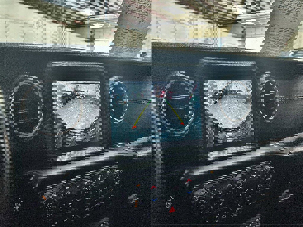 Used 2020 Jeep Wrangler Unlimited Sahara image 33