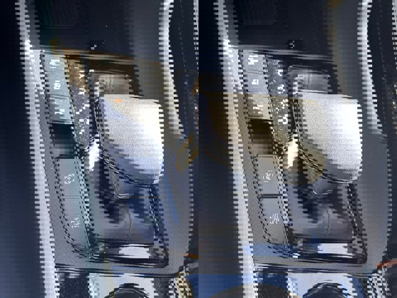 Certified 2024 Hyundai Elantra Limited image 39