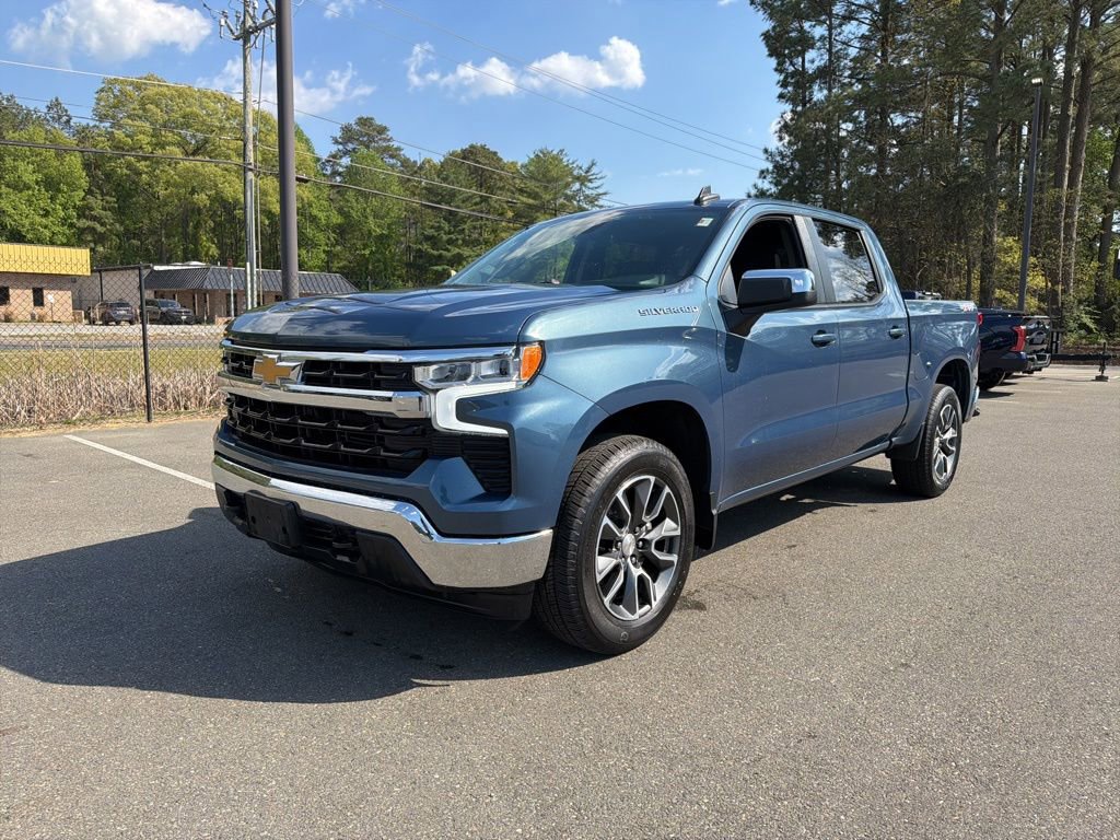 Used 2024 Chevrolet Silverado 1500 LT AWD/4WD image 2
