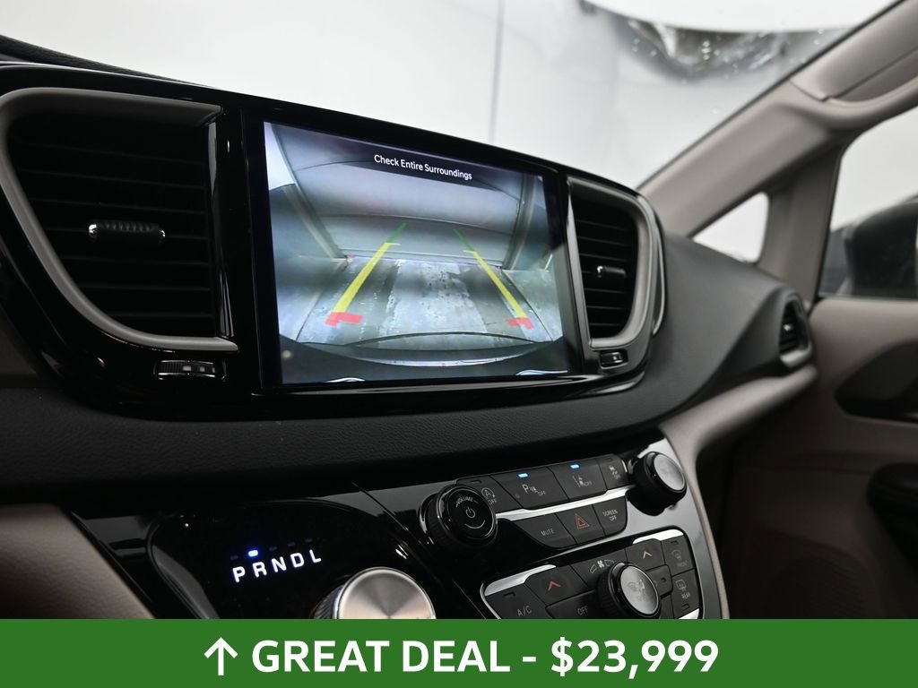 Used 2023 Chrysler Pacifica Touring-L image 30